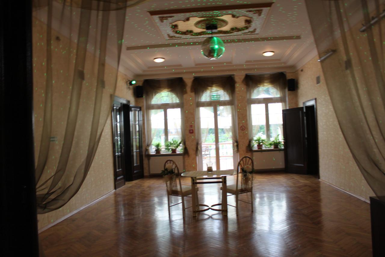 Palac Ogrodowa Tarnowskie Gory Exterior photo