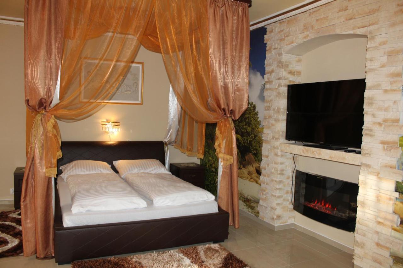 Palac Ogrodowa Tarnowskie Gory Room photo