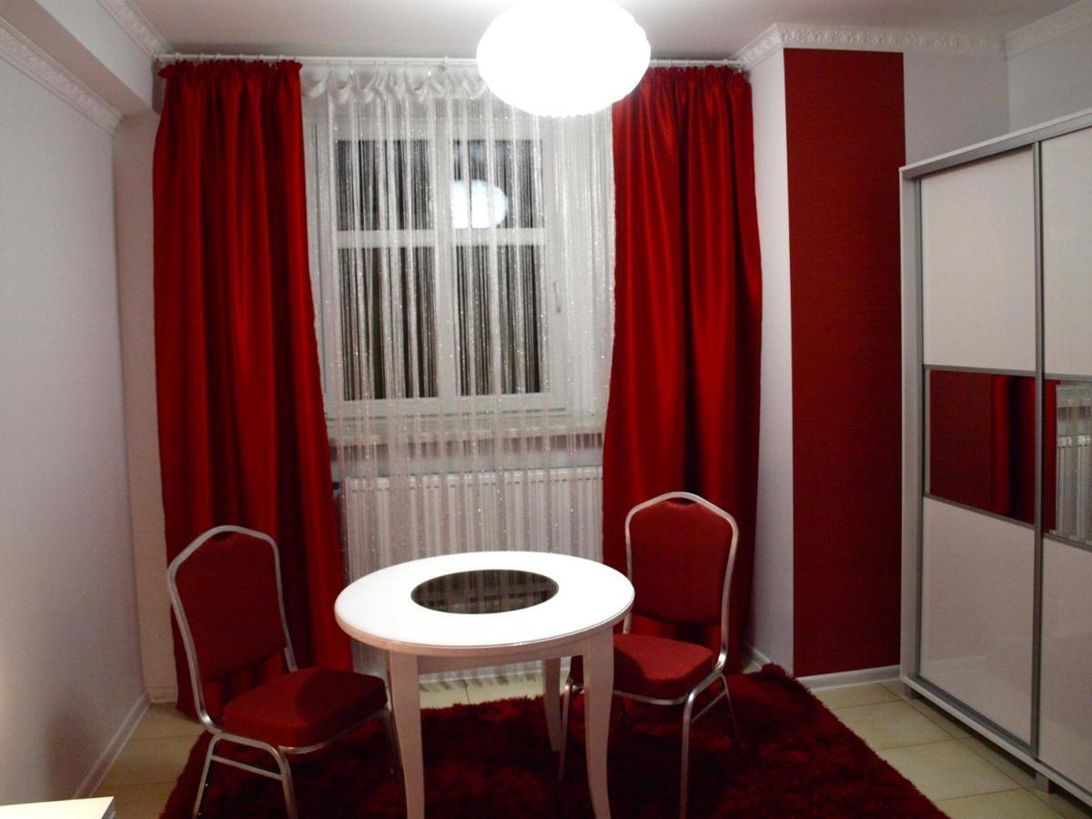 Palac Ogrodowa Tarnowskie Gory Room photo